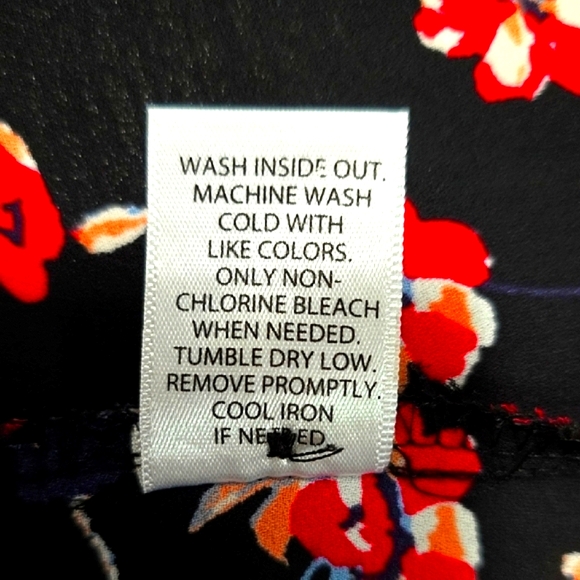 Candie's Red and White Sleeveless Blouse with Bib Collar - Picture 7 of 7